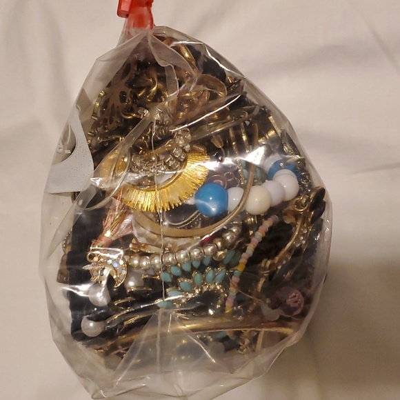 2.6 lbs of craft or diy jewelry bag - Picture 4 of 4